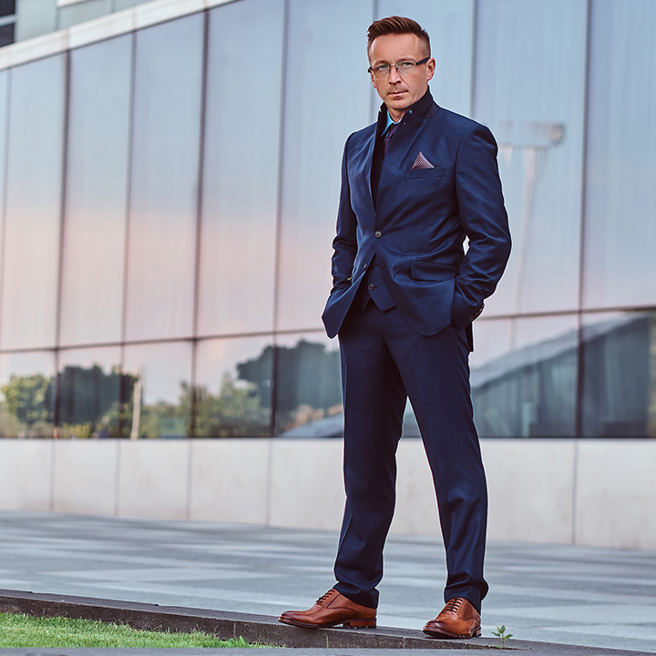 Styling Pocket Squares and Ties to Elevate Men’s Formal Outfits Instantly